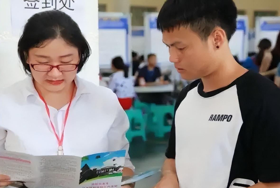 女生最心仪的男生职业我喜欢的女生喜欢另一个男生