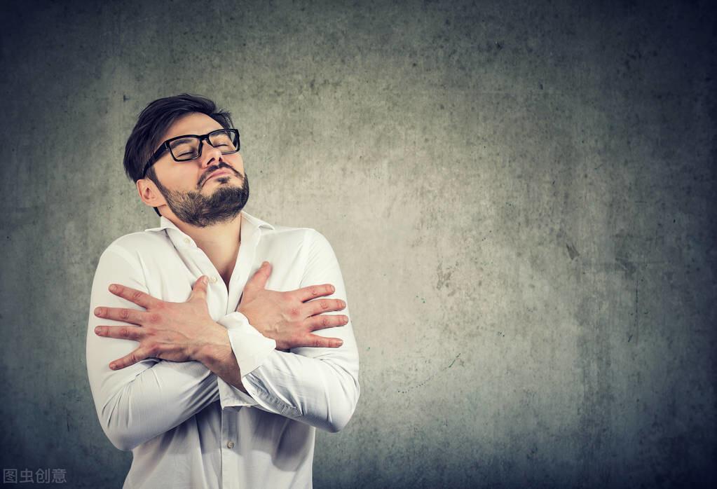 自恋男生喜欢女生表现,还做出各种行为引我吃醋