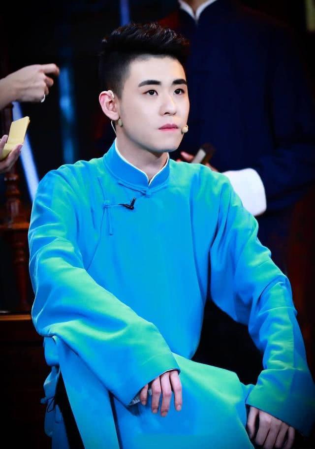 男生为什么喜欢蹭女朋友的脸,为什么有的人给他一点好颜色就蹭鼻子上脸