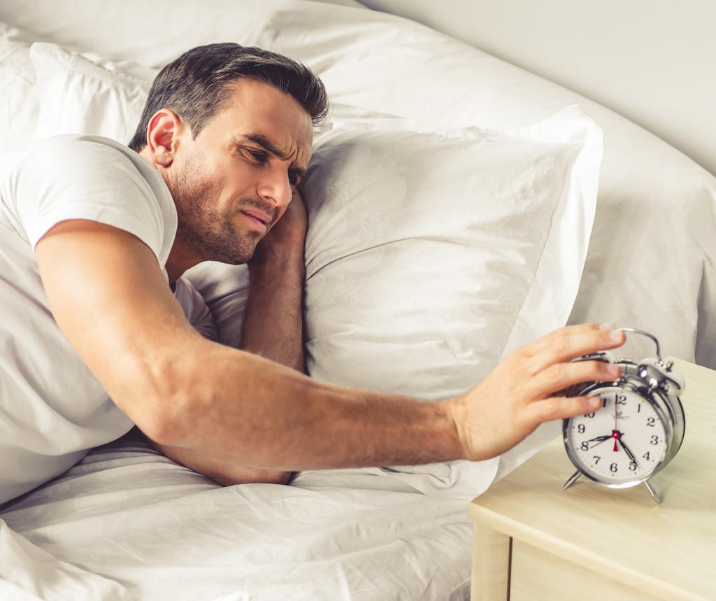 男生早上晨勃怎么解决,为什么一到了四点多公鸡就会叫