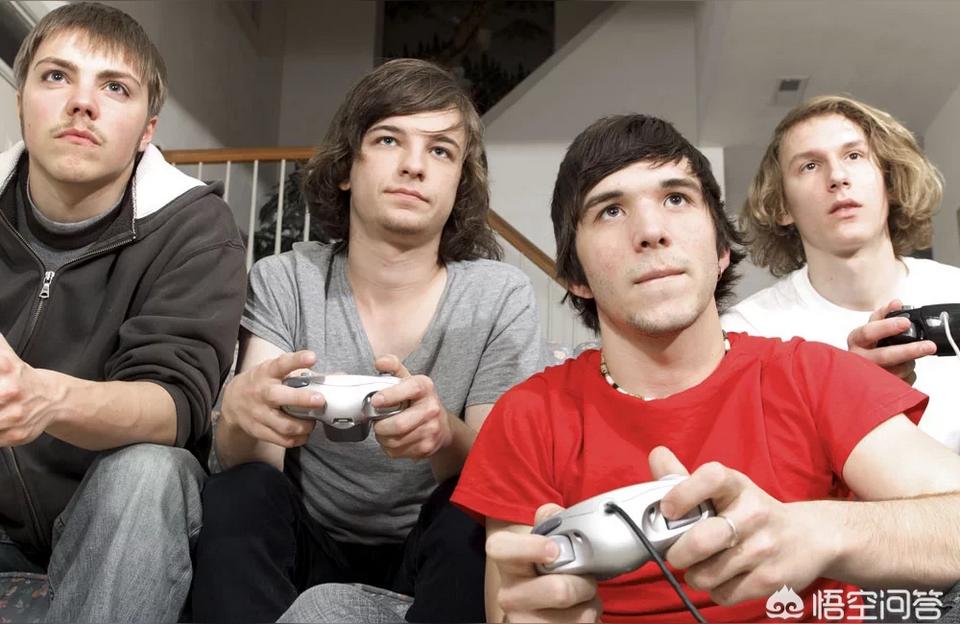 男的最喜欢做的两件事是什么有些男生特别喜欢玩游戏