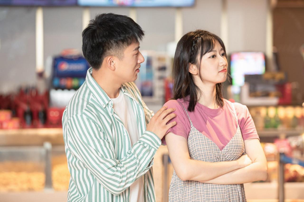 一个男人暗恋你其实会给你暗示的聊天的时候会有什么表现