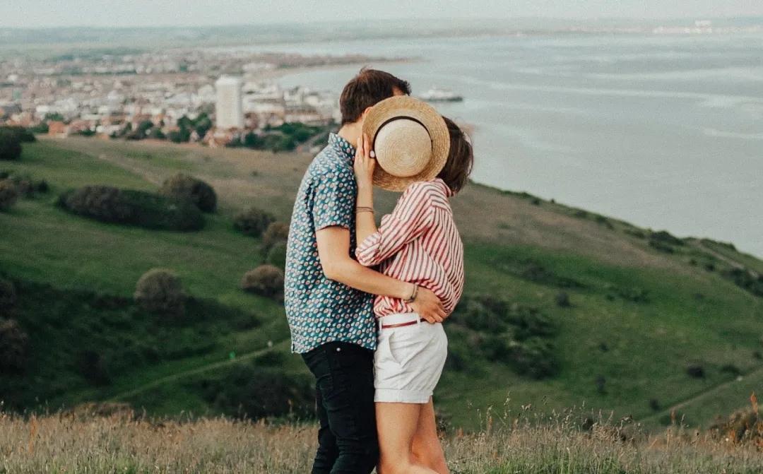 一个男的不爱你了有什么表现(男友不想碰你)