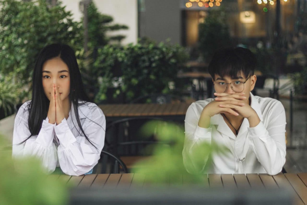 两个女生互相暗恋的特征,两个人互相暗恋是什么样子