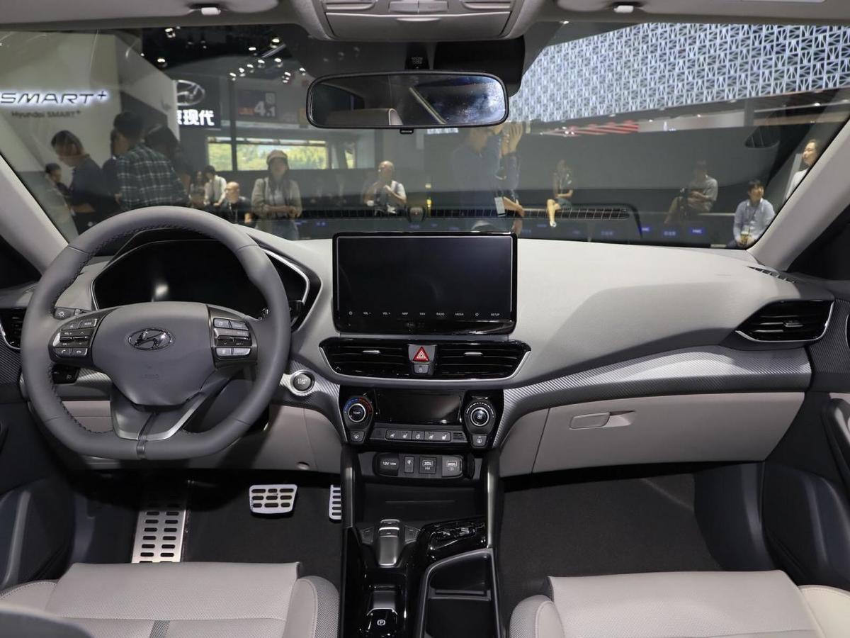 男人聊天总是说关于性的话题,已婚异性两年来每天早上无论回复与否都会问安