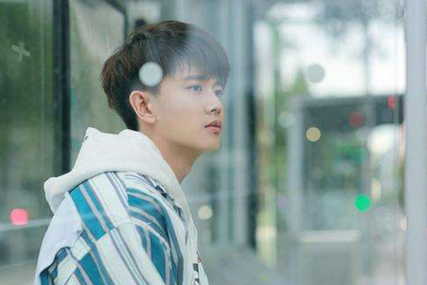 喜欢一个男生怎么让他主动追我,如何让喜欢的男生喜欢自己 让他主动来追求你