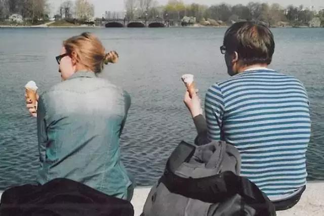 一个男人喜欢你的征兆女生说爱意是有征兆的什么意思