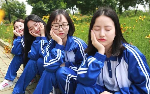 怎样向喜欢的男生表白但不知道怎么跟她表白