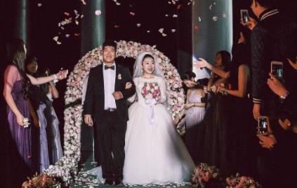 十句让男人最感动的话(男方跪地哭诉抱腿)