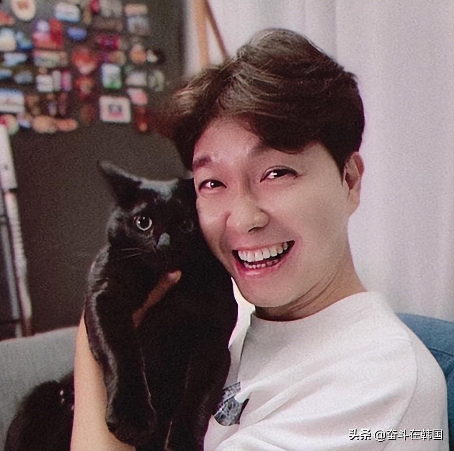 为什么男的看到我会不好意思亲我,为什么女朋友很喜欢自己但是却不主动亲亲