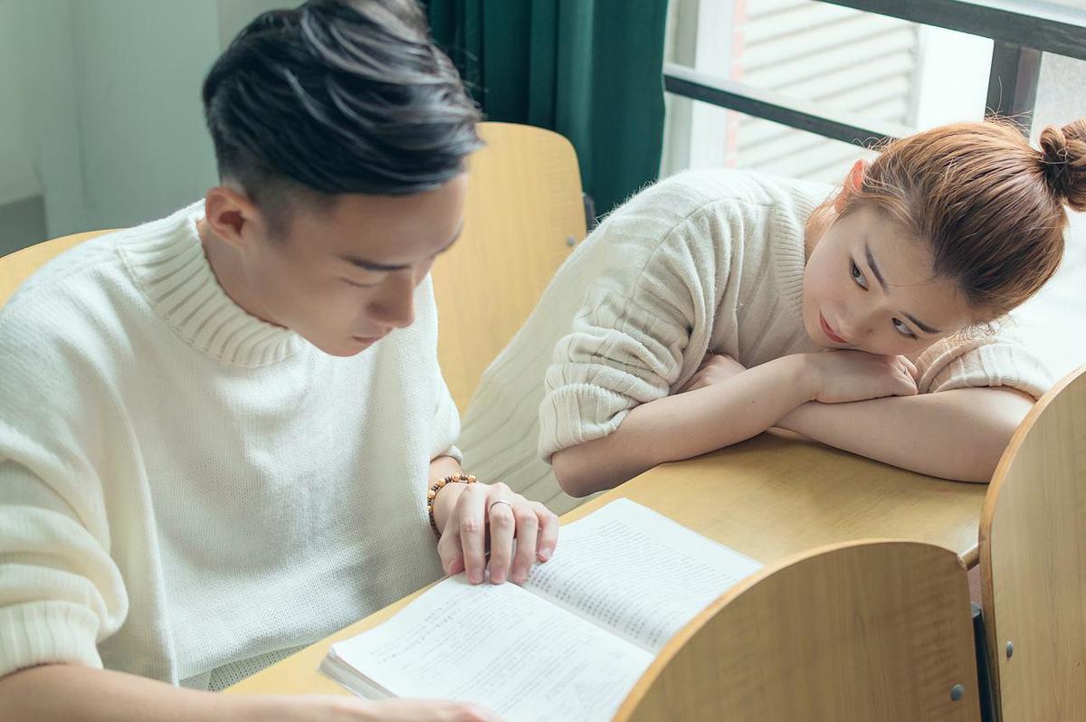 男人都喜欢追求怎样的女友,会主动追求自己喜欢的男生吗