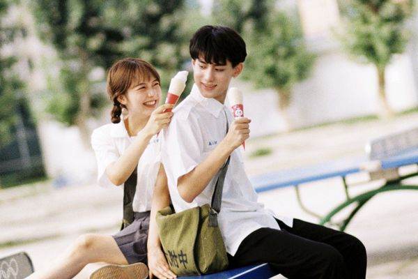 两个女生互相暗恋的特征,两个人互相暗恋是什么样子