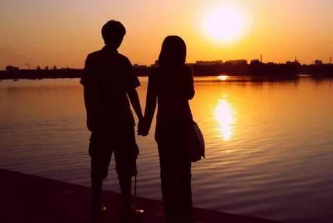 高中女生暗恋你的表现女人想与你关系更进一步时