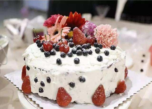 女朋友生日送什么东西比较有意义(女朋友生日送条黄金转运珠合适吗)