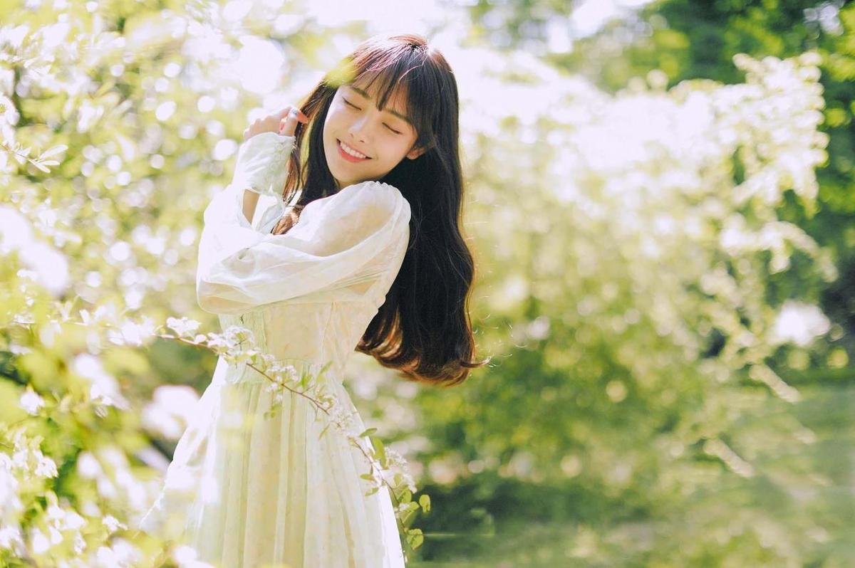 女孩让你追她的8个暗示(女生想要接近你时)