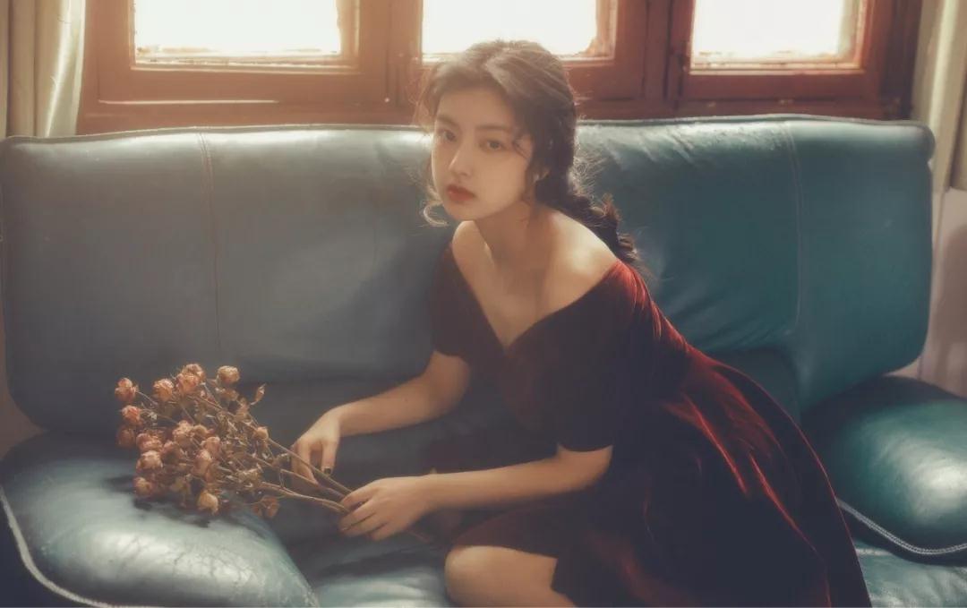 对一个女人深情的句子有哪些,和心爱的女人在一起的感觉的句子