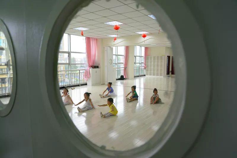 外班男生喜欢你的表现你身边的异性都有过什么样的暧昧经历