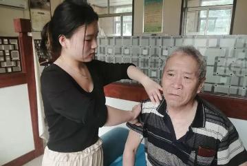 爸爸是女儿单亲爸爸和十八岁的女儿怎么相处