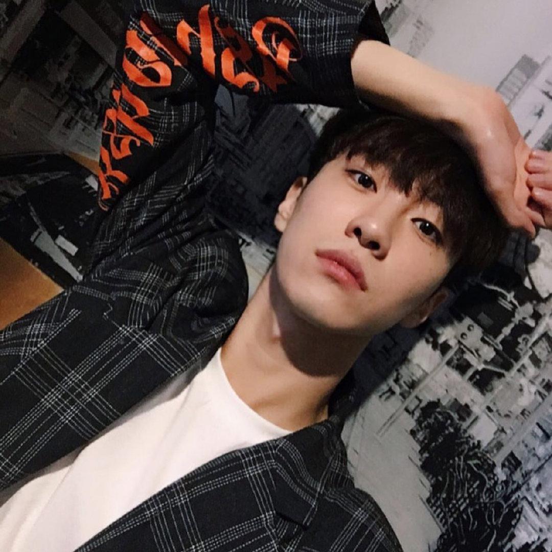 男孩子喜欢男孩子可以怎么做但是又喜欢上了别的男生