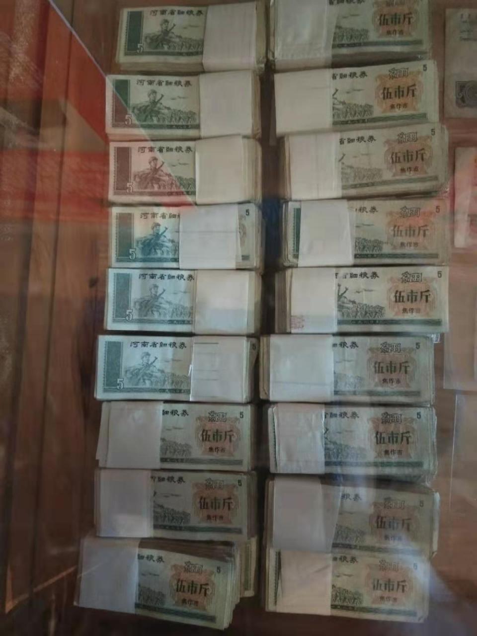 男的看到你不好意思,如何判断女生对男生有没有感觉