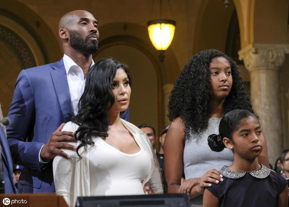 发现儿子喜欢男孩子怎么办(男生喜欢你和爱你)