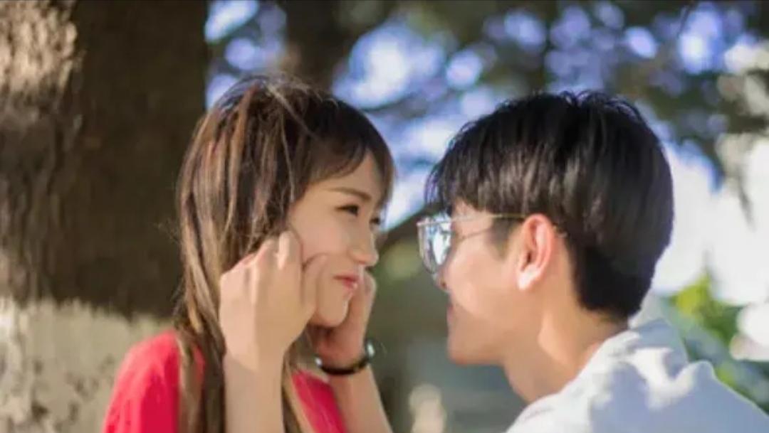 怎么和女生聊天找话题你问什么答什么