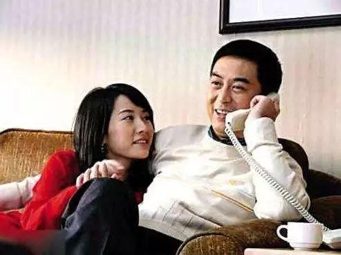 男生听到有人喜欢他,喜欢上一个离过婚的女人