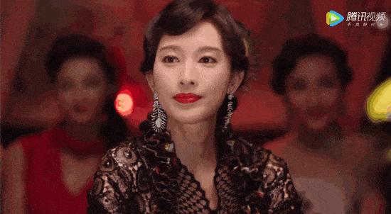 男生暗恋你的表现 同班(班上有女孩公开追求他)