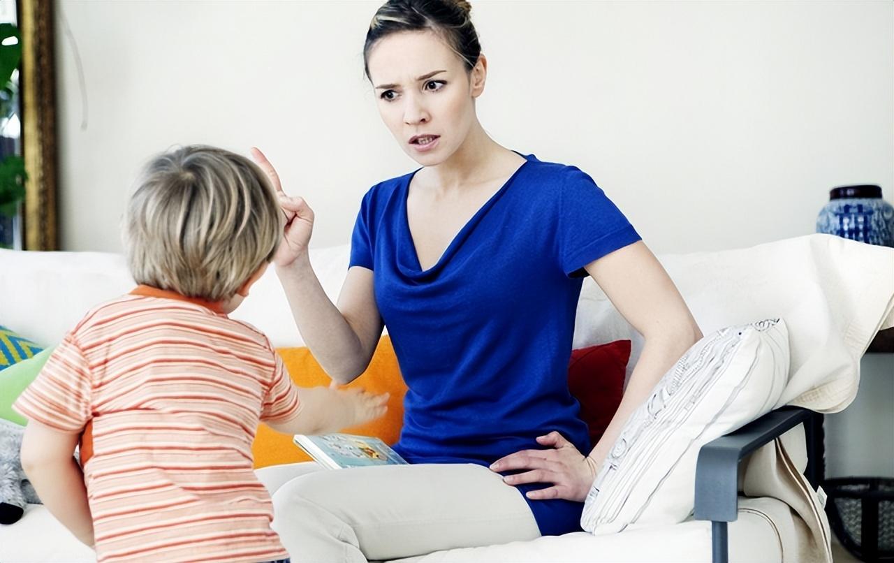 内心极度缺爱的人的8种表现(长大后大部分的性格共同点是什么)