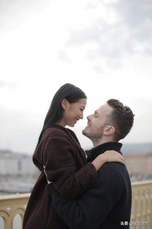 男人对你有感觉的眼神拥抱一个人是什么感觉