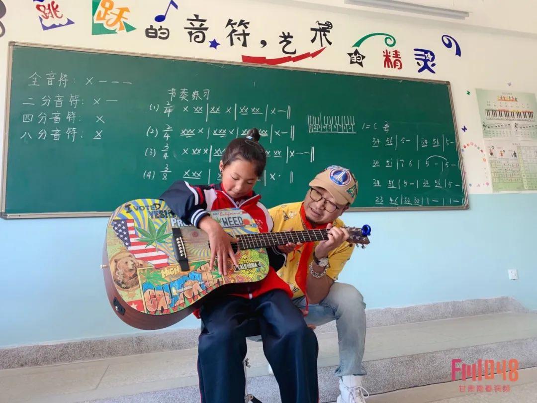 送男人什么礼物最难忘(送男生什么生日礼物能表达出友谊天长地久的意思)