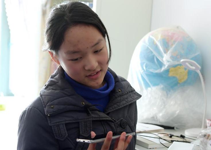 初中生男生喜欢女生的表现及行为中学生人格发展特点及教育方法