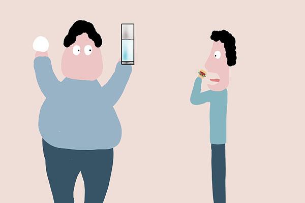 50岁女人体重标准表五十多岁的女人穿白色裙子黑色上衣合适吗