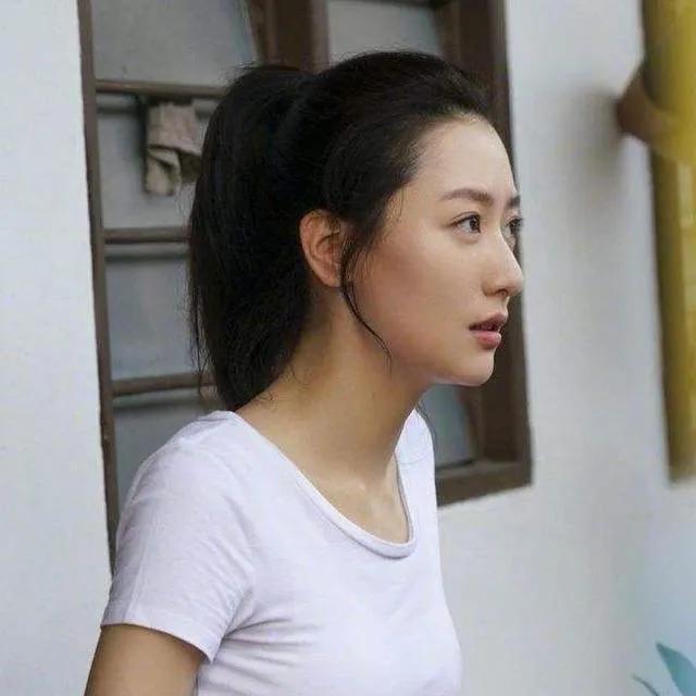 男生不敢看我的一看我就害羞,敢直视你的男人会喜欢你吗