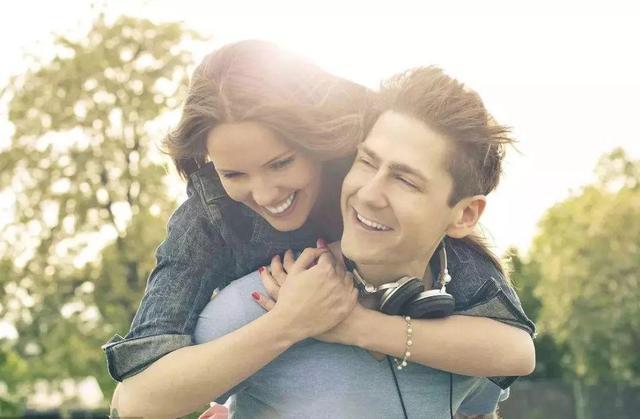 男人眼中有致命吸引力的女人(女人如何才能吸引心中的英雄)