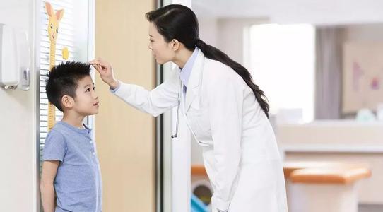 怎样判断孩子是矮小还是晚长为什么有的孩子发育晚有的发育早