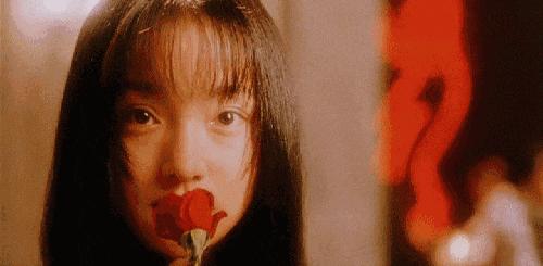 如何让一个男孩子喜欢你(男生喜欢你怎么快速插入对方话题)