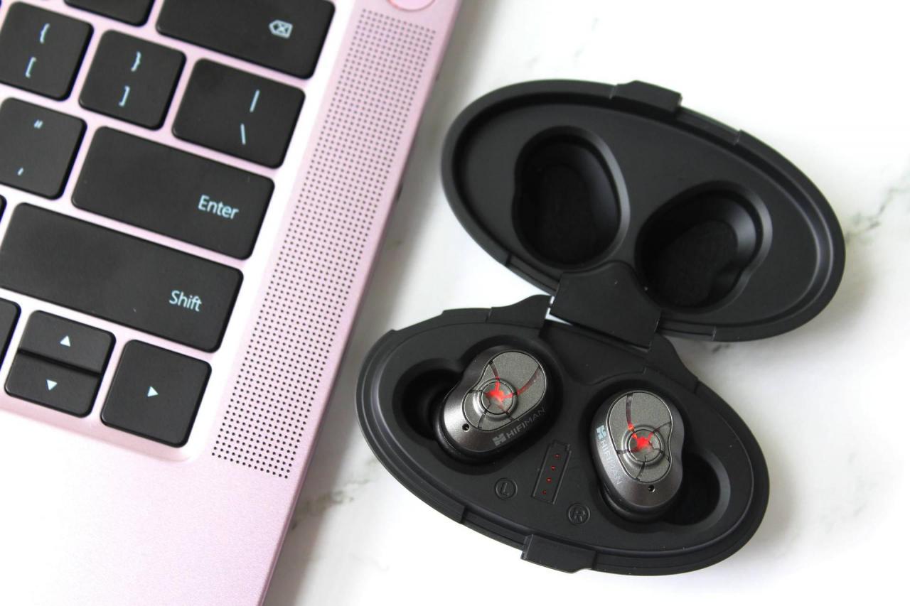 男人喜欢听我的声音女生楼上放屁很大声尴尬被楼下男生听到了怎办