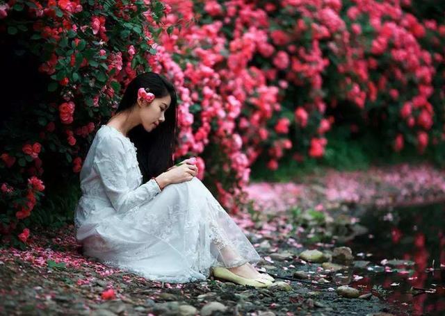 对女生说三个字打动她(女生最爱听哪几句情话比我爱你管用多了)