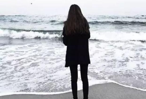 男人悄悄喜欢你的表现喜欢的女孩有男朋友了