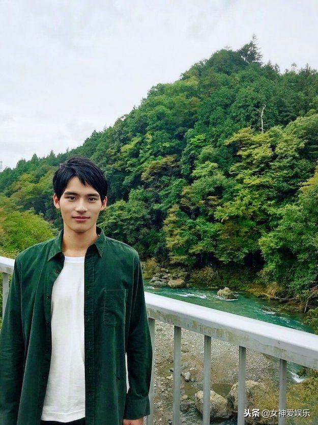 一个男生喜欢一个女生的表现初中家长应该怎样教育孩子