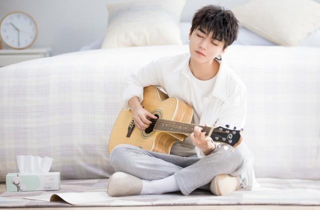 三字名字男生干净(有4张1956年五元纸币值多少钱)