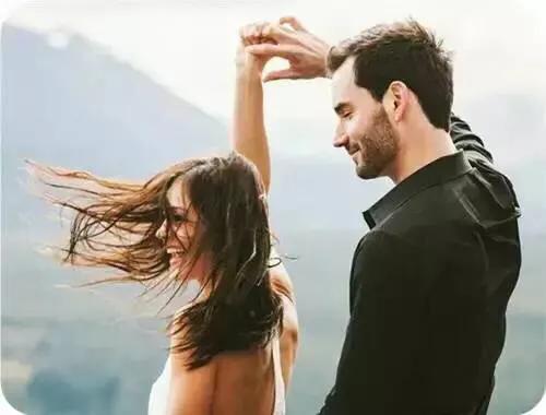 怎样知道男生是不是喜欢自己,一个喜欢你的男生应该是怎么样的