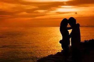 怎样让男人更喜欢你如果一个男生问你你喜欢他什么应该怎样回答