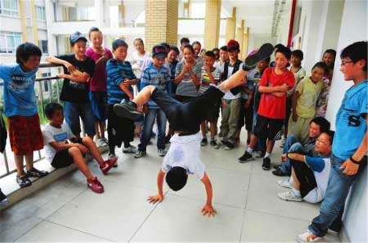 怎样让初中男生喜欢你,我喜欢男的