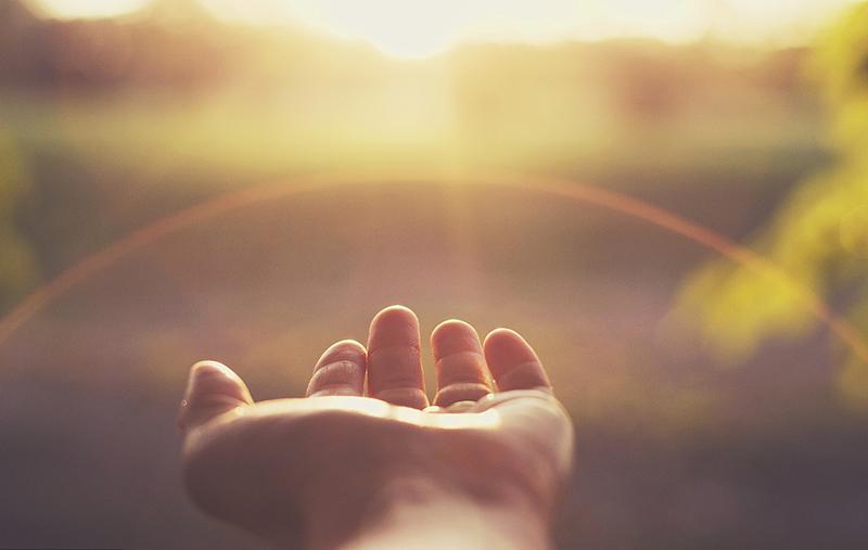 男生什么举动说明暗恋你,男人如果深爱一个女人时