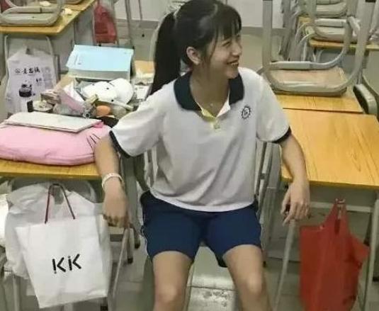 初中男生喜欢女生最明显的表现,女生要如何满足男生的心理需求