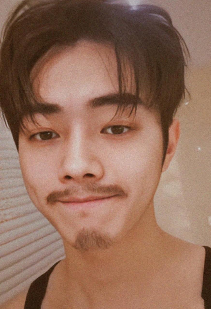 25岁儿子说喜欢男生怎么办(当爱上一个不该爱的人时)