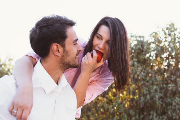 两个女生互相暗恋的特征,两个人互相暗恋是什么样子