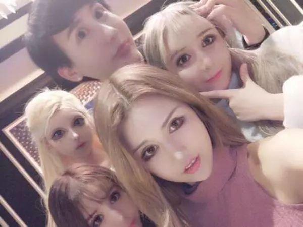 为什么男人都喜欢男孩儿如果你发现成年的儿子